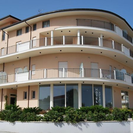 Hotel Europa Nereto Exteriör bild